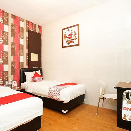 Oyo 425 Mojokerto Guesthouse Экстерьер фото