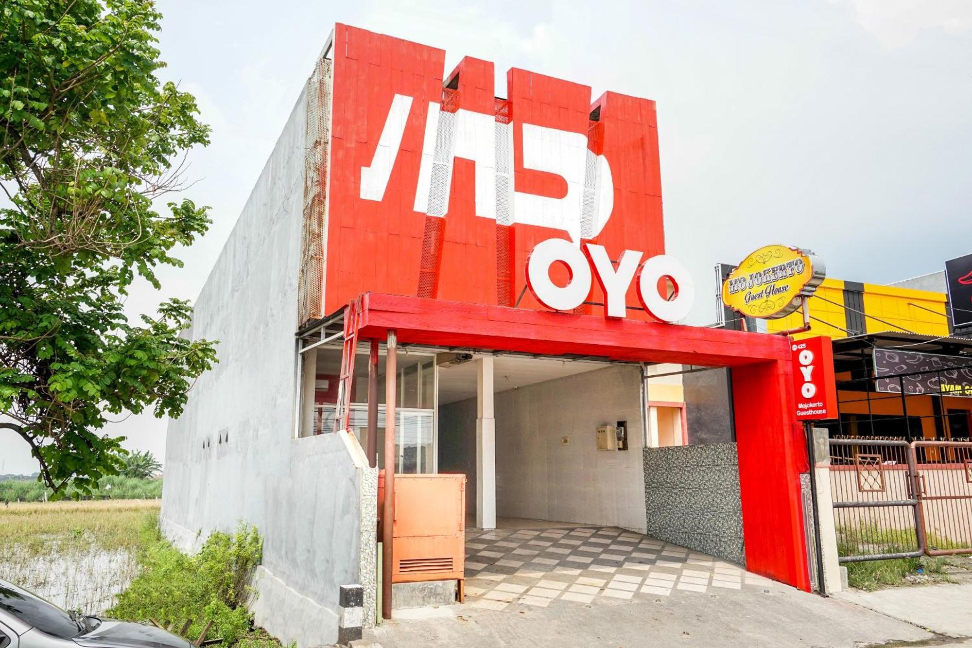 Oyo 425 Mojokerto Guesthouse Экстерьер фото